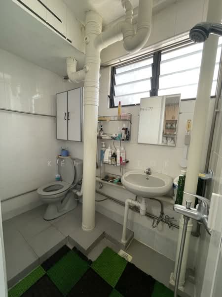 342 Clementi Avenue 5, 342 Clementi Avenue 5, Room Rental, 110 sqft, HDB Flat For Rent, by Kelvin Tok, 500086942 - Bathroom - PropertyGuru.com.sg