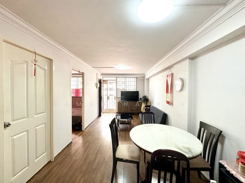 75 Bedok North Road HDB Flat For Sale at S$ 380,000 | PropertyGuru Singapore - Living Room