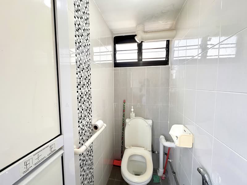 75 Bedok North Road HDB Flat For Sale at S$ 380,000 | PropertyGuru Singapore - Bathroom