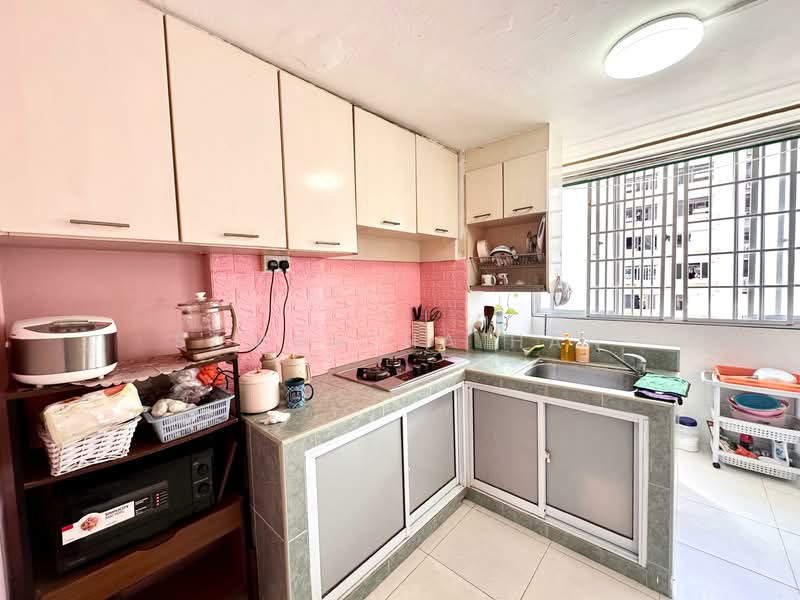 75 Bedok North Road HDB Flat For Sale at S$ 380,000 | PropertyGuru Singapore - Kitchen