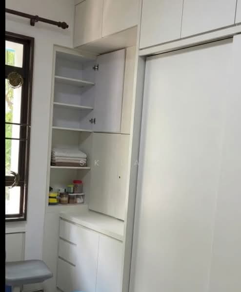 669C Jurong West Street 64 HDB Flat For Sale at S$ 770,000 | PropertyGuru Singapore - Common room builtin wardrobe