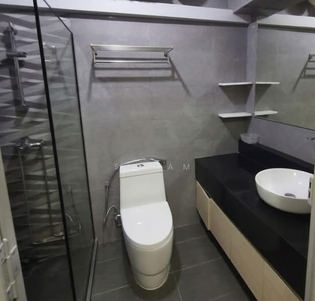 669C Jurong West Street 64 HDB Flat For Sale at S$ 770,000 | PropertyGuru Singapore - Bathroom