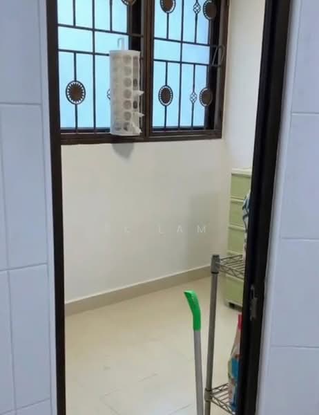 669C Jurong West Street 64 HDB Flat For Sale at S$ 770,000 | PropertyGuru Singapore - Service balcony