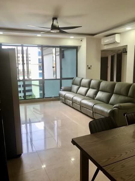 Regent Grove, 50 Choa Chu Kang North 7, 4 Bedrooms, 1,259 sqft, Condominium For Rent, by Clarence Long, 500086964 - Living Room - PropertyGuru.com.sg