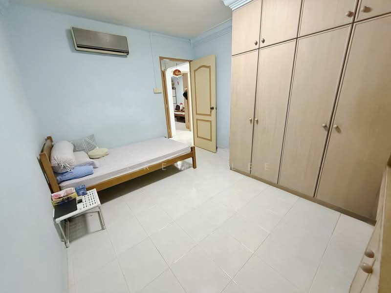 516 Hougang Avenue 10 HDB Flat For Sale at S$ 698,000 | PropertyGuru Singapore - Bedroom