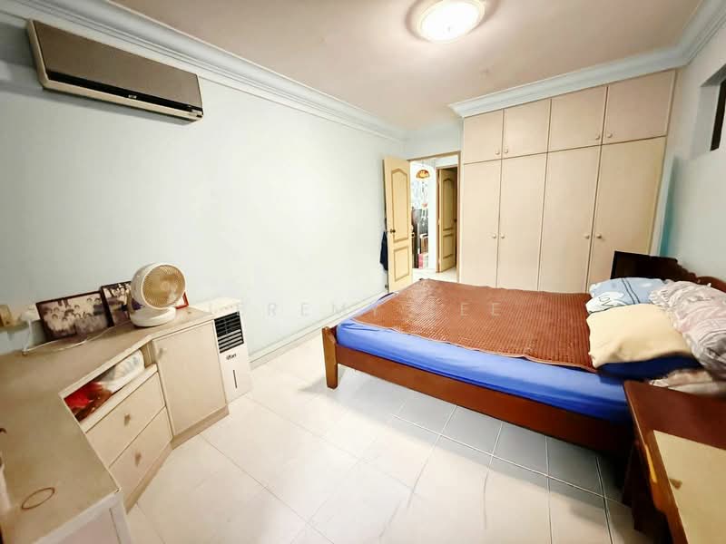 516 Hougang Avenue 10 HDB Flat For Sale at S$ 698,000 | PropertyGuru Singapore - Bedroom