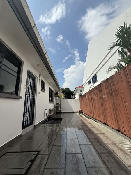 ❤️ Gerald Mugliston Estate Corner Terrace For Sale at S$ 5,388,000 | PropertyGuru Singapore - Exterior