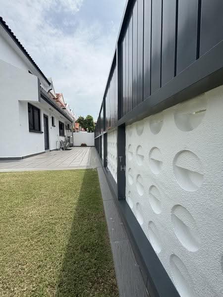 ❤️ Gerald Mugliston Estate, Seletar / Yio Chu Kang, 4 Bedrooms, 3,000 sqft, Corner Terrace For Sale, by Royston Koh, 500086978 - Exterior - PropertyGuru.com.sg
