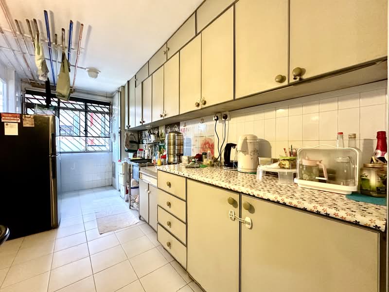 4 Toh Yi Drive HDB Flat For Sale at S$ 1,208,000 | PropertyGuru Singapore - Kitchen