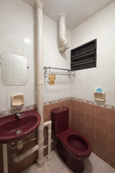 29 Marsiling Drive HDB Flat For Sale at S$ 490,000 | PropertyGuru Singapore - Bathroom