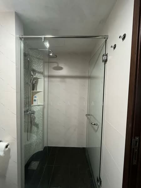 Symphony Suites, 1 Yishun Close, 2 Bedrooms, 689 sqft, Condominium For Rent, by Erica Tan, 500087010 - Bathroom - PropertyGuru.com.sg