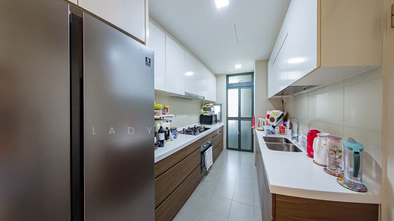 Skies Miltonia Condominium For Sale at S$ 2,900,000 | PropertyGuru Singapore - Kitchen