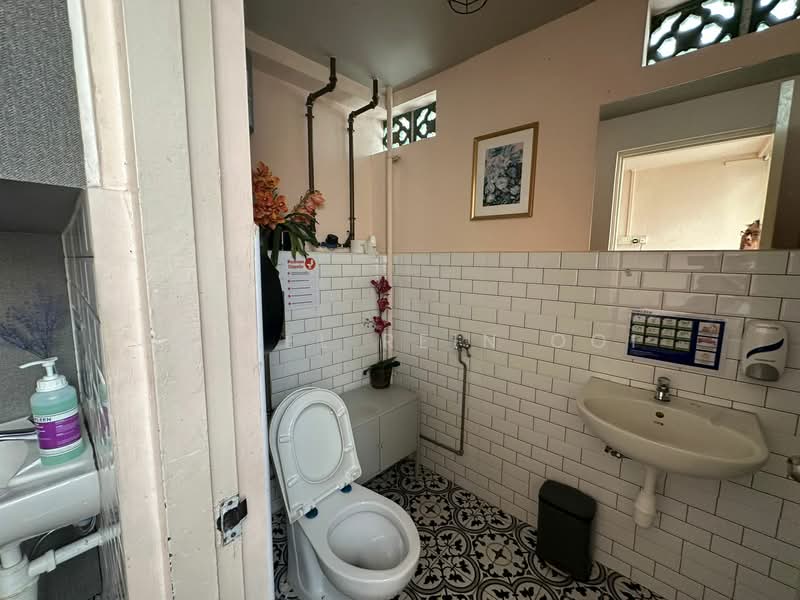 Bussorah Street, Bussorah Street, Beach Road / Bugis / Rochor, 2,100 sqft, Shop / Shophouse For Rent, by Daniel Rein Ooi, 500087022 - Bathroom - CommercialGuru.com.sg