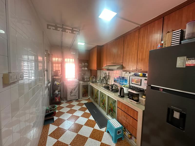 484A Choa Chu Kang Avenue 5 HDB Flat For Sale at S$ 530,000 | PropertyGuru Singapore - Kitchen