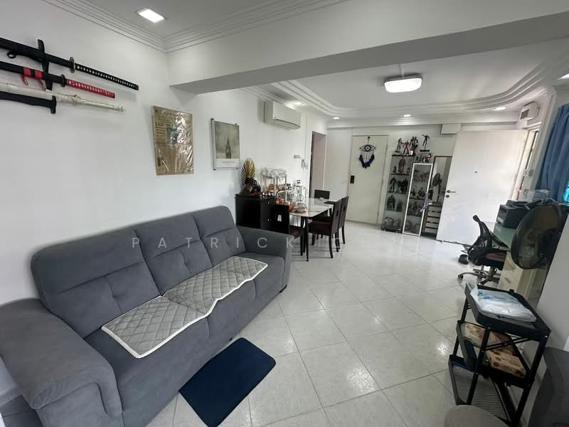484A Choa Chu Kang Avenue 5 HDB Flat For Sale at S$ 530,000 | PropertyGuru Singapore - Living Room