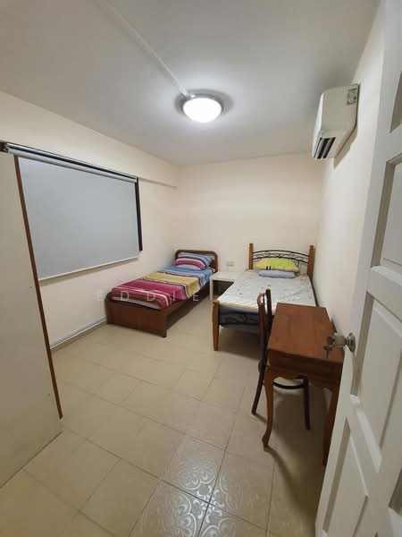 238 Bukit Batok East Avenue 5 HDB Flat For Sale at S$ 418,000 | PropertyGuru Singapore - Bedroom