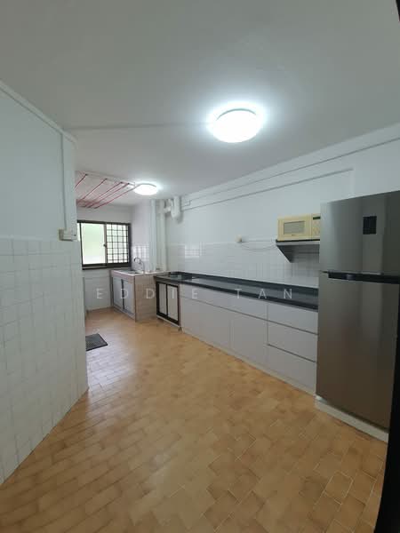 238 Bukit Batok East Avenue 5 HDB Flat For Sale at S$ 418,000 | PropertyGuru Singapore - Kitchen