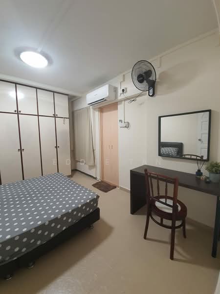238 Bukit Batok East Avenue 5 HDB Flat For Sale at S$ 418,000 | PropertyGuru Singapore - Bedroom