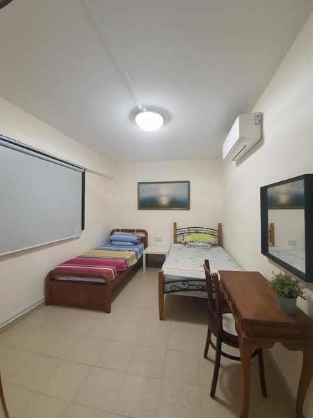 238 Bukit Batok East Avenue 5 HDB Flat For Sale at S$ 418,000 | PropertyGuru Singapore - Bedroom