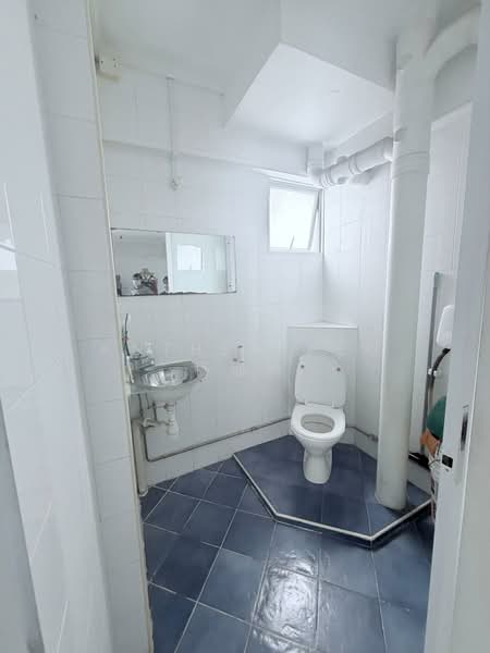 107 Jalan Rajah, 107 Jalan Rajah, 3 Bedrooms, 1,109 sqft, HDB Flat For Rent, by Anthea Yeo 杨丽娇, 500087040 - Bathroom - PropertyGuru.com.sg