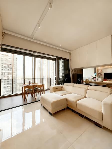 Midwood, 8 Hillview Rise, 2 Bedrooms, 786 sqft, Condominium For Sale, by Morgans Ng Lin Ting, 500087042 - Living Room - PropertyGuru.com.sg
