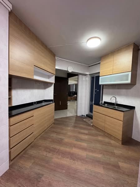 669C Jurong West Street 64 HDB Flat For Sale at S$ 770,000 | PropertyGuru Singapore - Kitchen