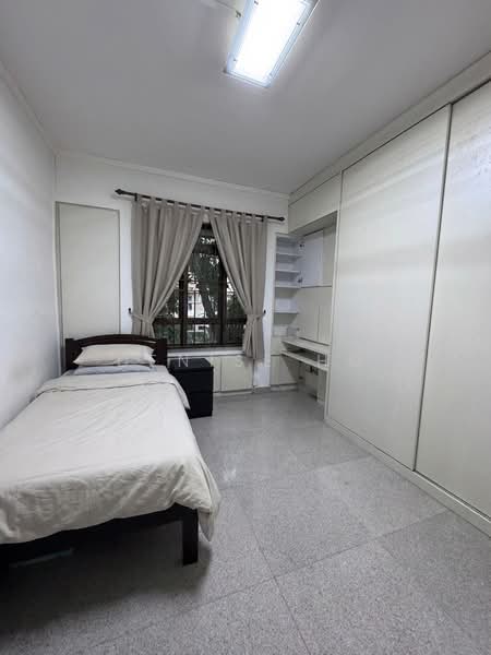 669C Jurong West Street 64 HDB Flat For Sale at S$ 770,000 | PropertyGuru Singapore - Bedroom
