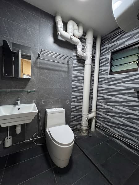 669C Jurong West Street 64 HDB Flat For Sale at S$ 770,000 | PropertyGuru Singapore - Bathroom