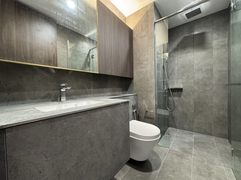 Midtown Modern Condominium For Sale at S$ 6,280,000 | PropertyGuru Singapore - Bathroom 3