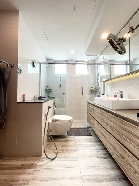Northoaks Condominium For Sale at S$ 2,000,000 | PropertyGuru Singapore - Master Bathroom