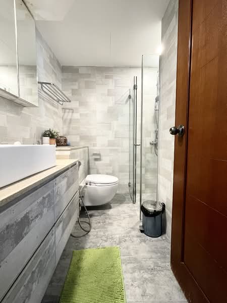 Northoaks Condominium For Sale at S$ 2,000,000 | PropertyGuru Singapore - Common Bathroom