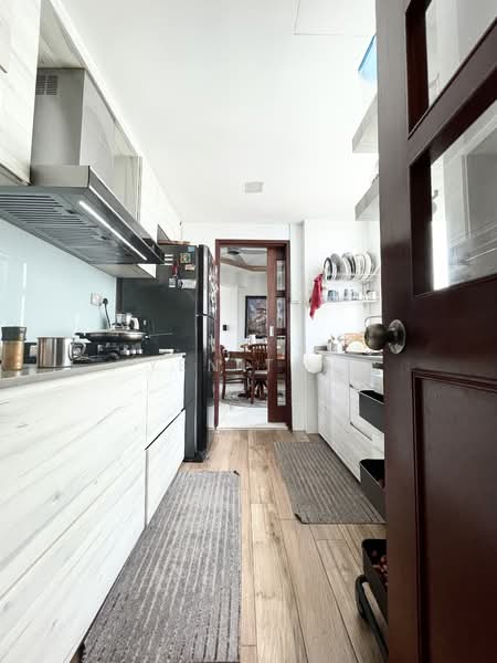 Northoaks Condominium For Sale at S$ 2,000,000 | PropertyGuru Singapore - Kitchen