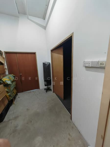 Woodlands 11, 11 Woodlands Close, 900 sqft, Light Industrial (B1) For Rent, by Derrick Choo 朱治维, 500087059 - Separate Entrance - CommercialGuru.com.sg