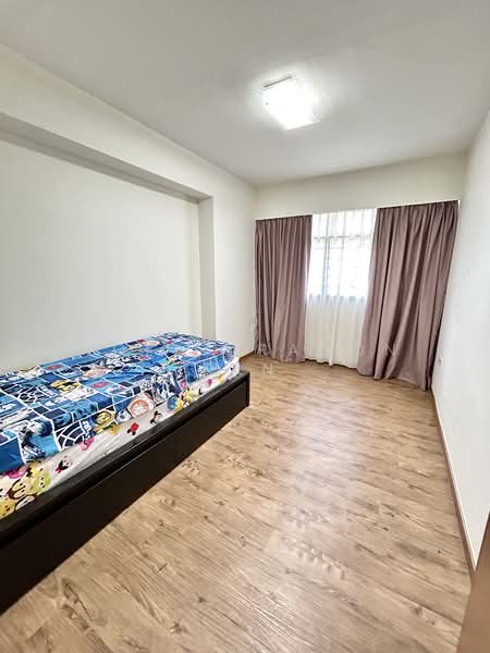 522B Tampines Central 7 HDB Flat For Sale at S$ 999,999 | PropertyGuru Singapore - Bedroom