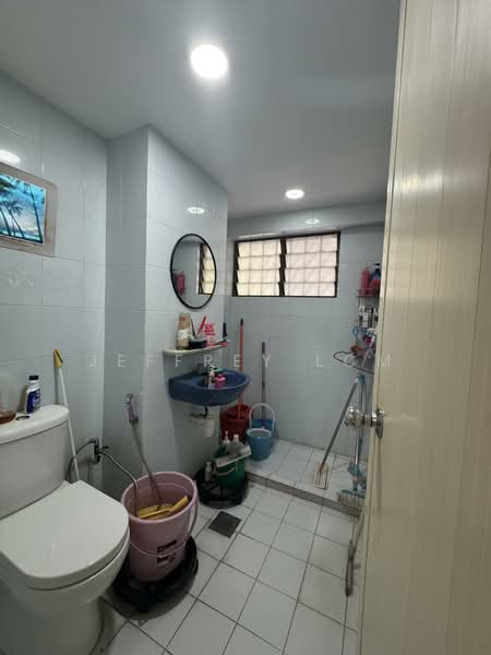Braddell View Apartment For Sale at S$ 1,800,000 | PropertyGuru Singapore - Bathroom
