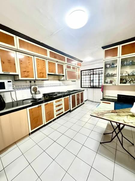 232 Pasir Ris Drive 4 HDB Flat For Sale at S$ 699,000 | PropertyGuru Singapore - Kitchen