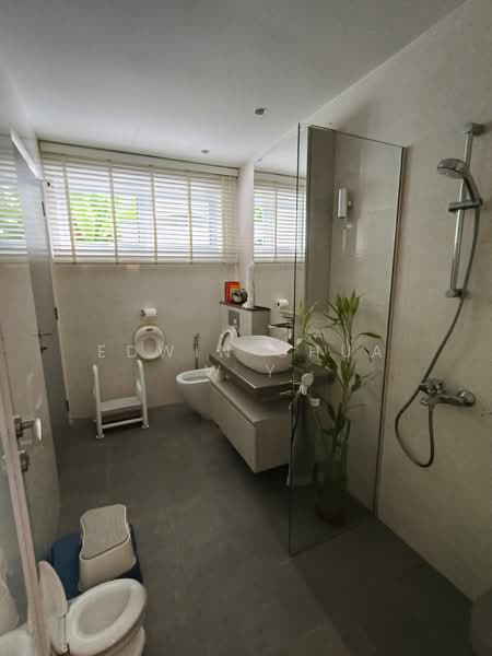 Renovated Corner Terrace For Sale Corner Terrace For Sale at S$ 9,799,999 | PropertyGuru Singapore - Bathroom