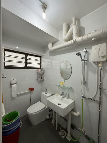 4 Joo Chiat Road HDB Flat For Sale at S$ 650,000 | PropertyGuru Singapore - Common Bathroom