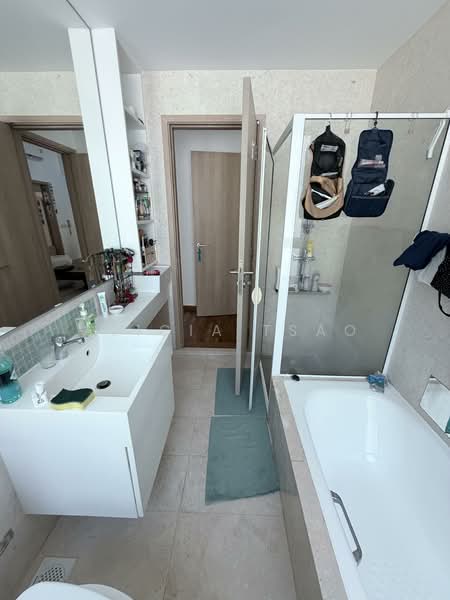 Varsity Park Condominium Condominium For Sale at S$ 3,000,000 | PropertyGuru Singapore - Bathroom