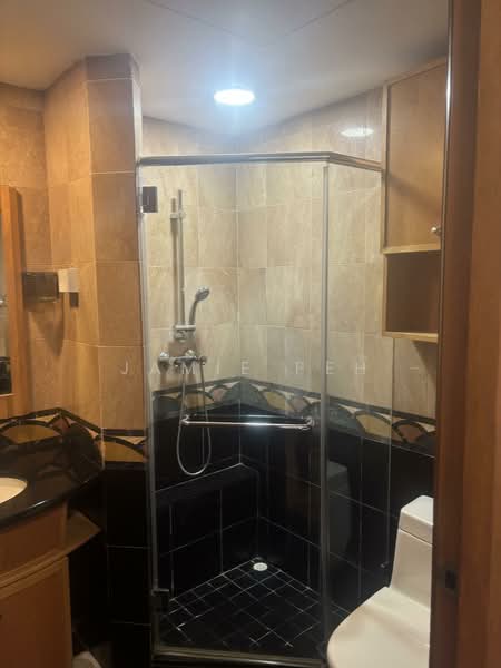 River Place Condominium For Sale at S$ 4,166,470 | PropertyGuru Singapore - Bathroom