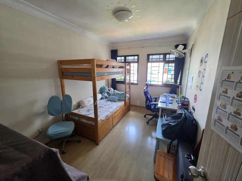 657B Jurong West Street 65 HDB Flat For Sale at S$ 600,000 | PropertyGuru Singapore - Bedroom