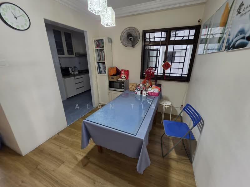 657B Jurong West Street 65 HDB Flat For Sale at S$ 600,000 | PropertyGuru Singapore - dining