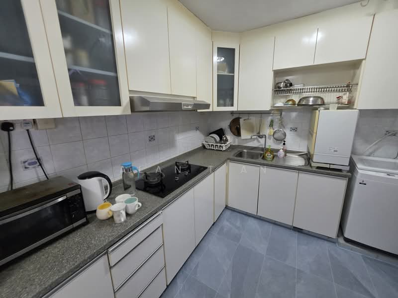 657B Jurong West Street 65 HDB Flat For Sale at S$ 600,000 | PropertyGuru Singapore - Kitchen