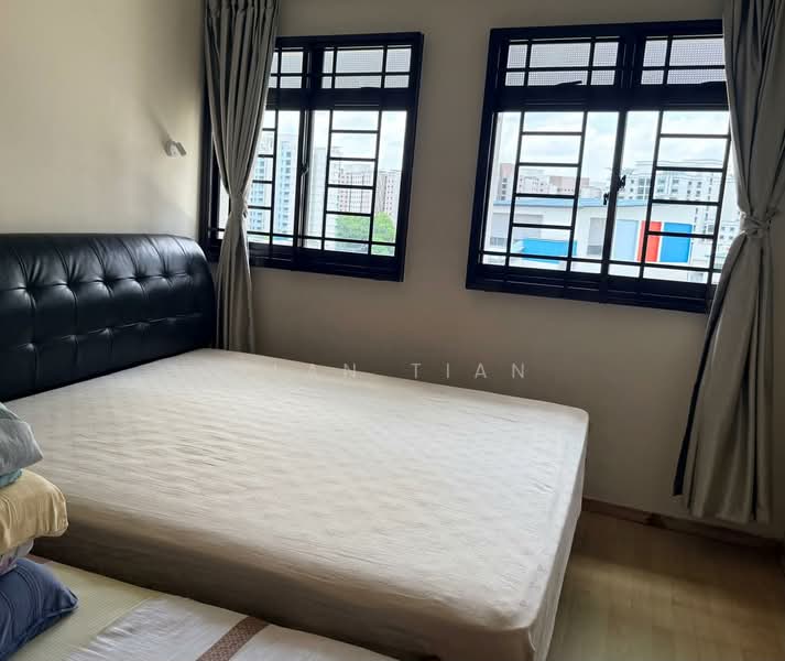 657B Jurong West Street 65 HDB Flat For Sale at S$ 600,000 | PropertyGuru Singapore - Bedroom