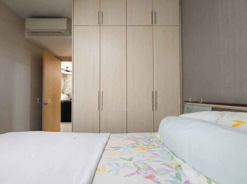 A Treasure Trove Condominium For Sale at S$ 1,650,000 | PropertyGuru Singapore - Bedroom