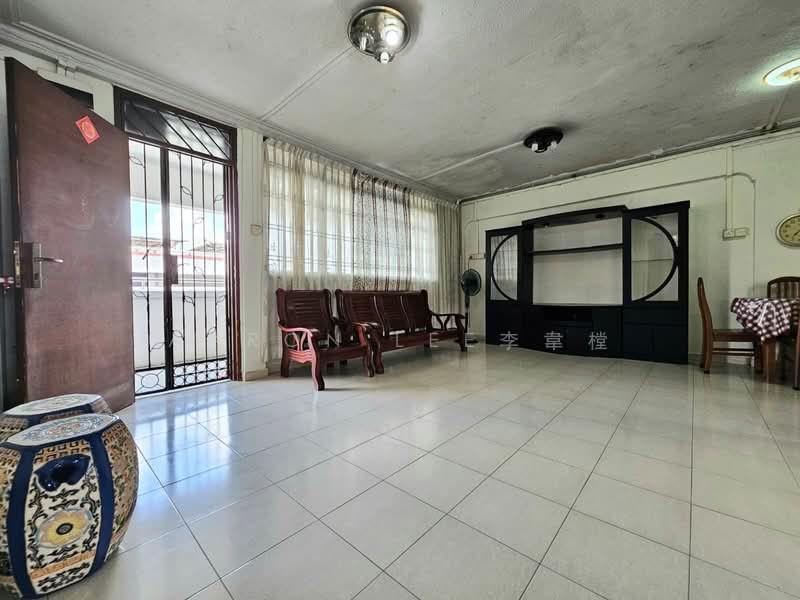 713 Yishun Street 71 HDB Flat For Sale at S$ 460,000 | PropertyGuru Singapore - Living Room