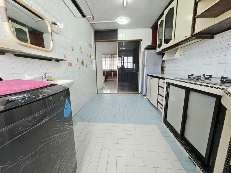 713 Yishun Street 71 HDB Flat For Sale at S$ 460,000 | PropertyGuru Singapore - Kitchen