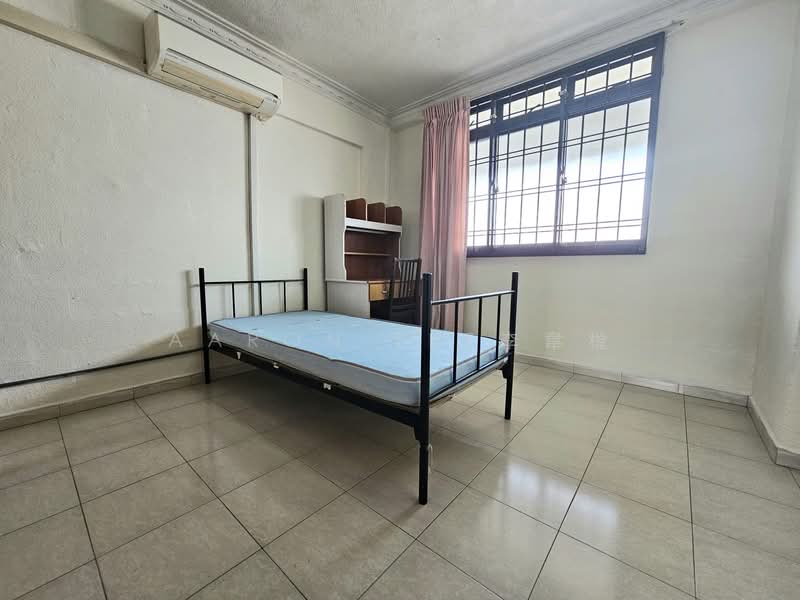 713 Yishun Street 71 HDB Flat For Sale at S$ 460,000 | PropertyGuru Singapore - Bedroom