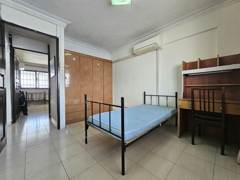 713 Yishun Street 71 HDB Flat For Sale at S$ 460,000 | PropertyGuru Singapore - Bedroom