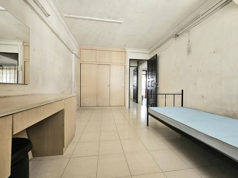 713 Yishun Street 71 HDB Flat For Sale at S$ 460,000 | PropertyGuru Singapore - Bedroom